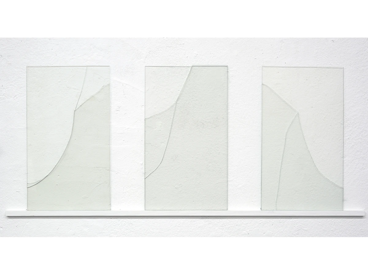 FRAKTUR-MODELL MMXVI / VII, X, IX, geschnittenes Glas, je 30 cm x 17,3 cm, 2016. Foto: Alexander Voß.